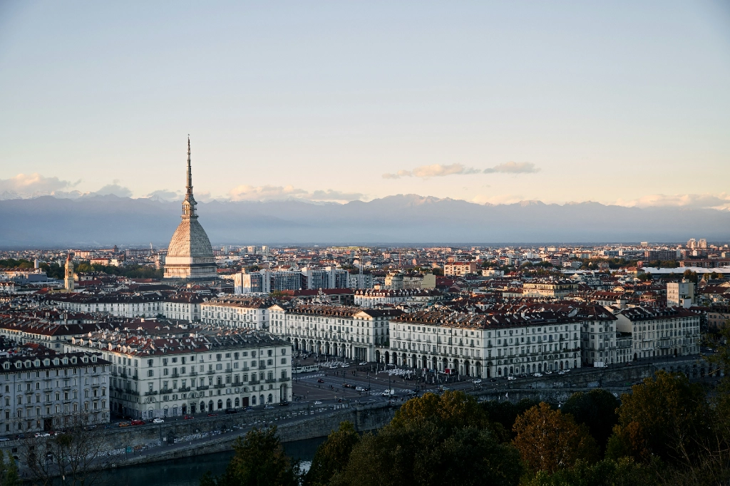 MateoReisen в Torino — путешествуй с комфортом по Италии из этого уникального города. Безопасные поездки на современных автобусах.