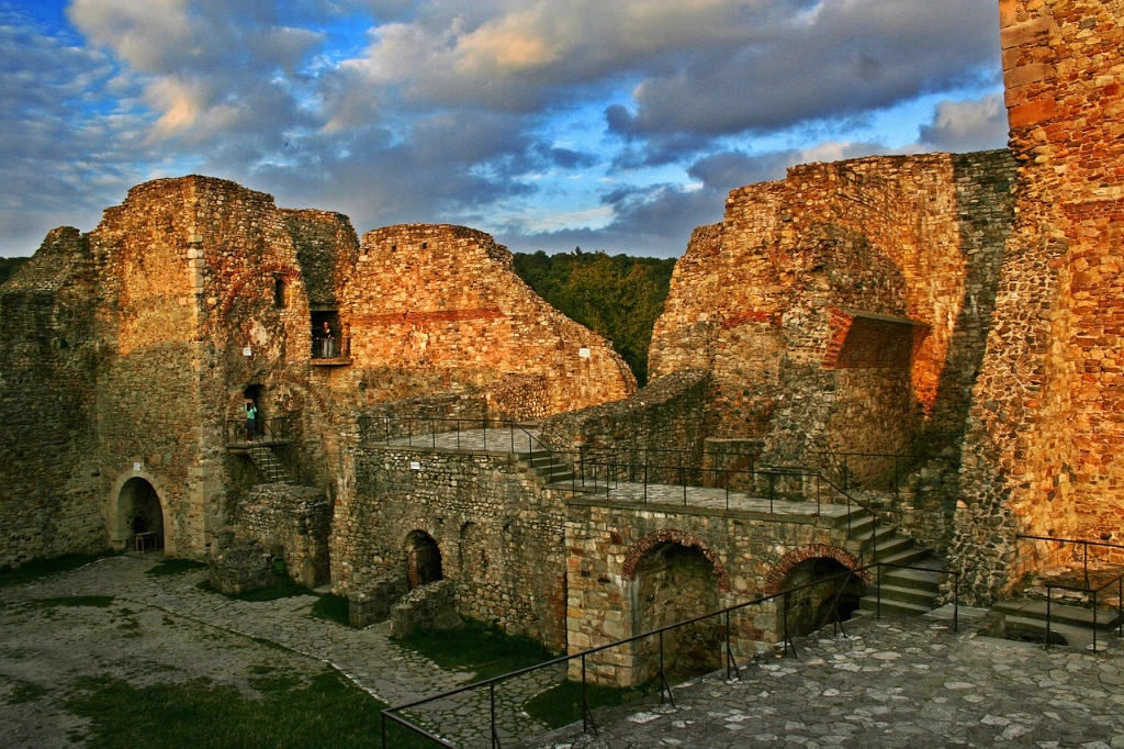 MateoReisen în Târgu Neamț – transport confortabil și sigur spre Italia, direct din inima Moldovei.