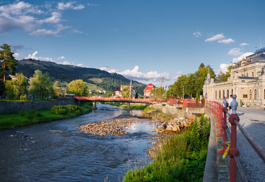 MateoReisen в Ватра-Дорней – удобные и безопасные поездки в Италию прямо из горного края.